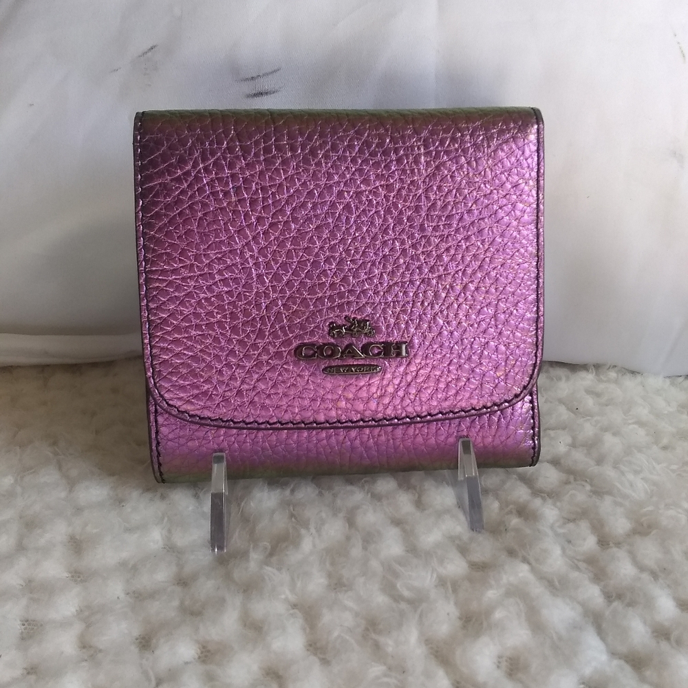 🎄🎁Coach Leather Iridescent Trifold Wallet
